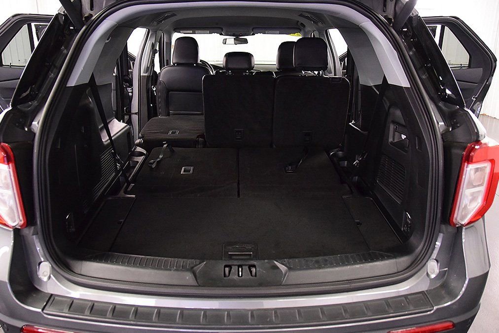 Used 2023 Ford Explorer XLT w/ Equipment Group 202A image 35