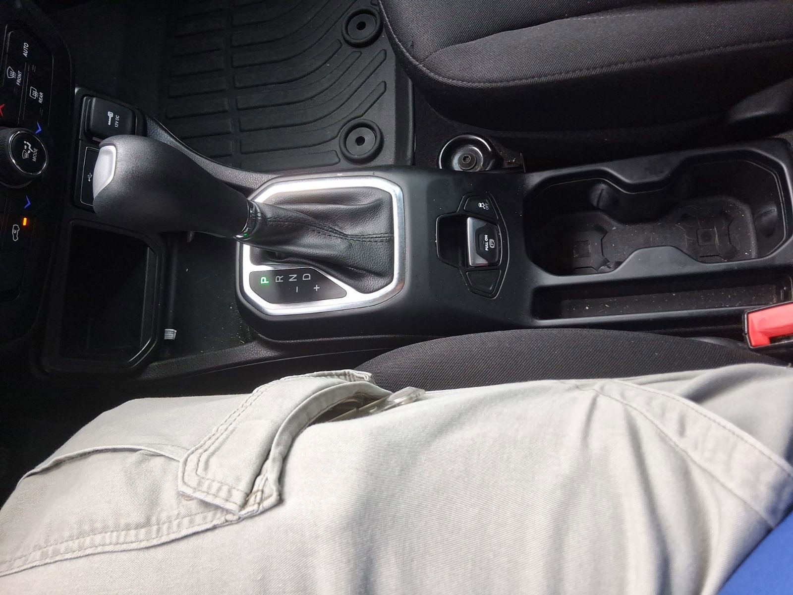 Used 2021 Jeep Renegade Latitude FWD image 13