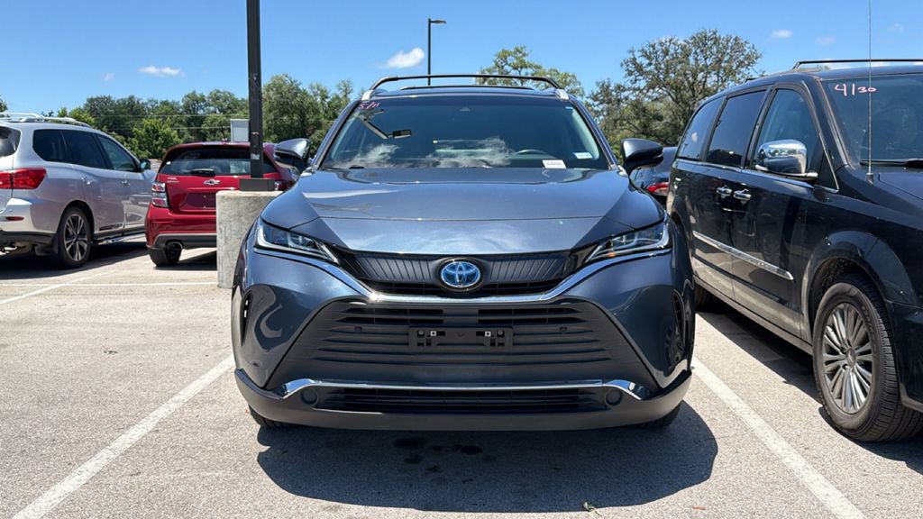 Certified 2022 Toyota Venza XLE AWD/4WD image 2
