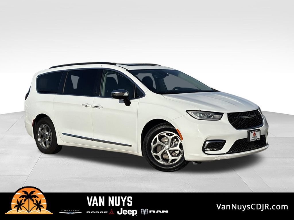 Used 2023 Chrysler Pacifica Limited FWD image 1