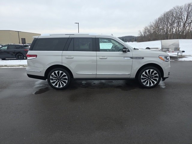 Used 2022 Lincoln Navigator Reserve image 8