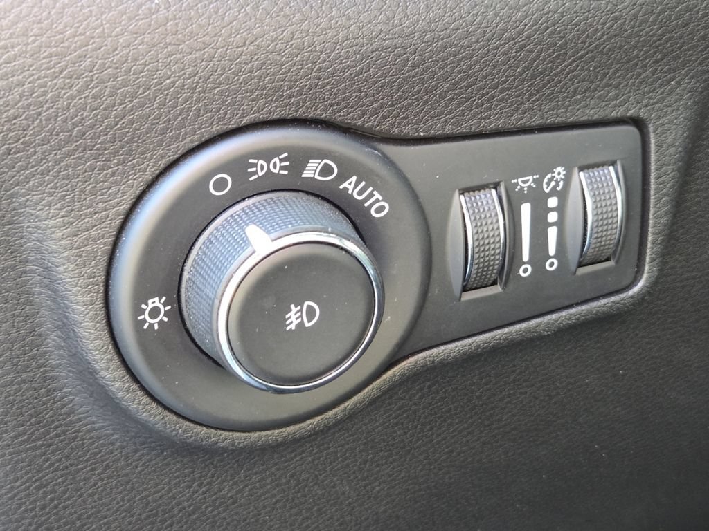 Used 2023 Jeep Compass Latitude AWD/4WD image 12