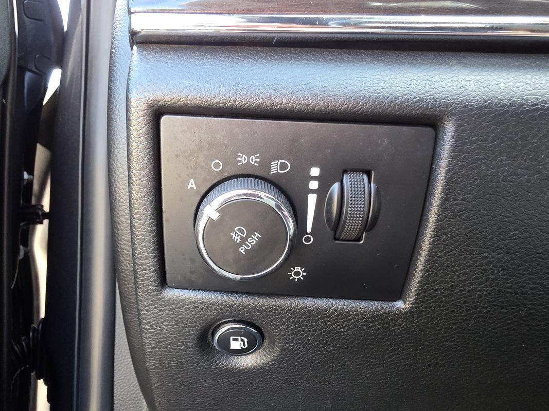 Used 2018 Jeep Grand Cherokee Overland AWD/4WD image 33