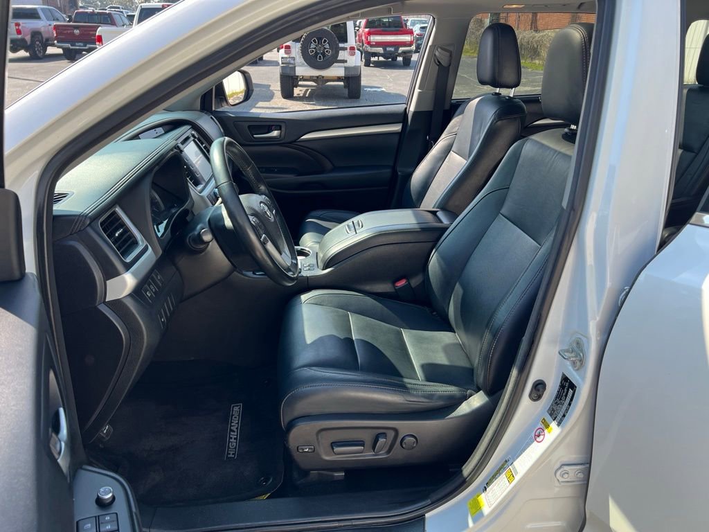 Used 2017 Toyota Highlander XLE image 13