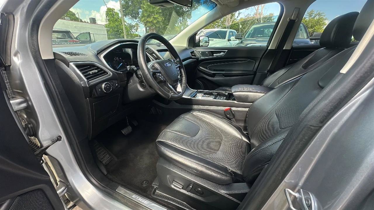 Used 2020 Ford Edge Titanium w/ Equipment Group 301A FWD image 21