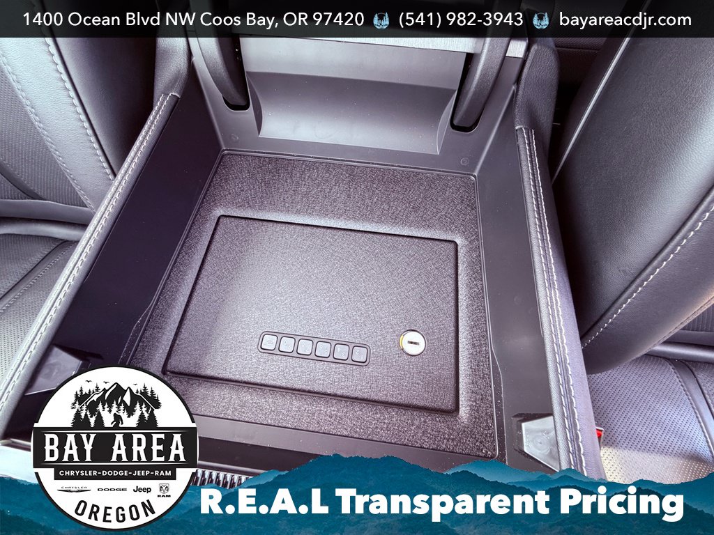 Used 2025 Jeep Wagoneer Series III w/ Premium Group I AWD/4WD image 28