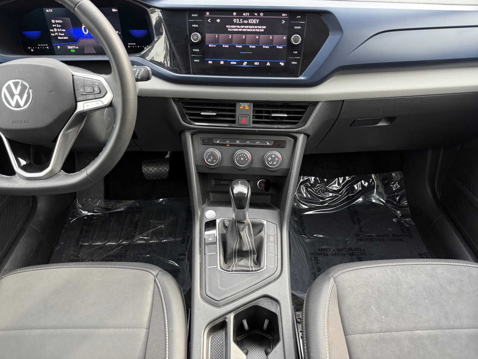 Used 2022 Volkswagen Taos SE w/ Panoramic Sunroof Package image 11