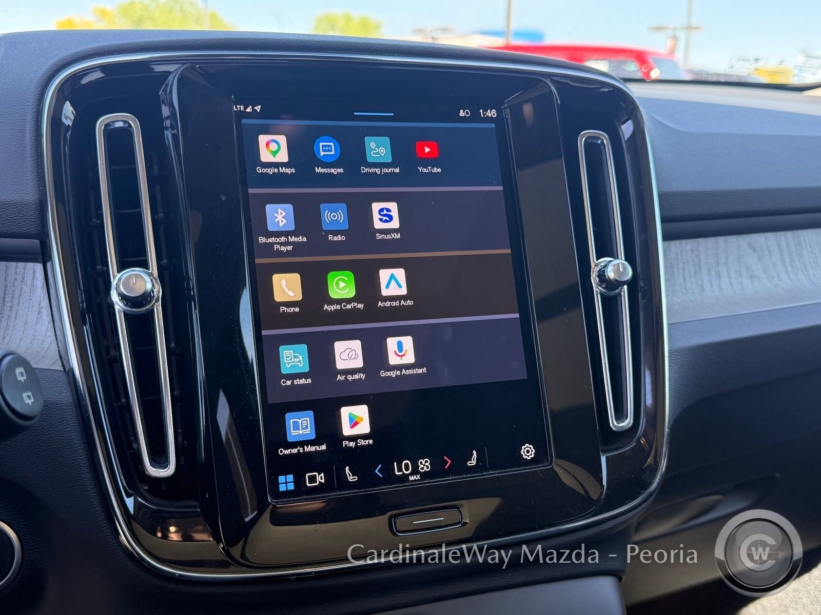 Used 2025 Volvo XC40 B5 Plus image 20