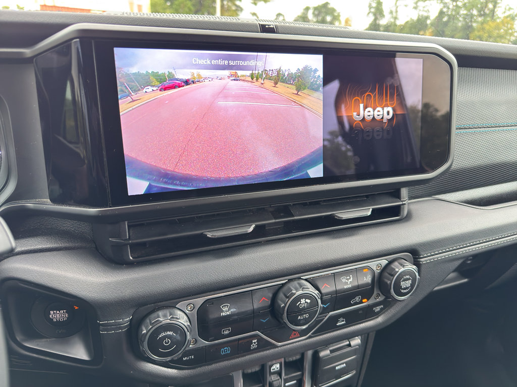 Used 2024 Jeep Wrangler Unlimited Rubicon 4xe image 31