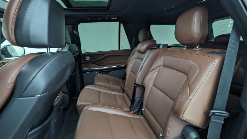 Used 2025 Lincoln Navigator Reserve image 38