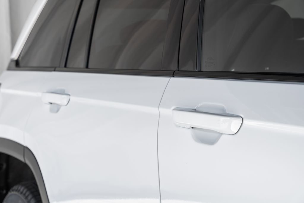 New 2025 Jeep Grand Cherokee Limited w/ MOPAR Finishing Package image 16