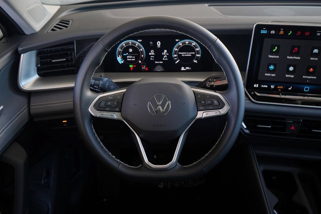 New 2026 Volkswagen Tiguan SE FWD image 9