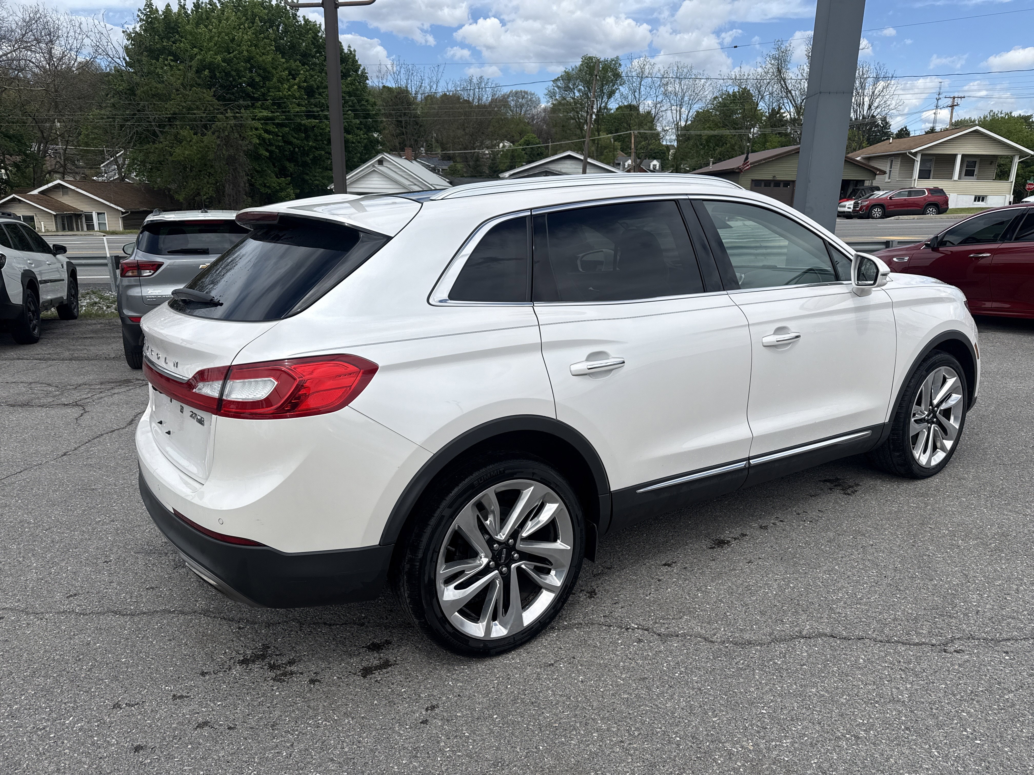 Used 2016 Lincoln MKX Reserve w/ Climate Package AWD/4WD image 3