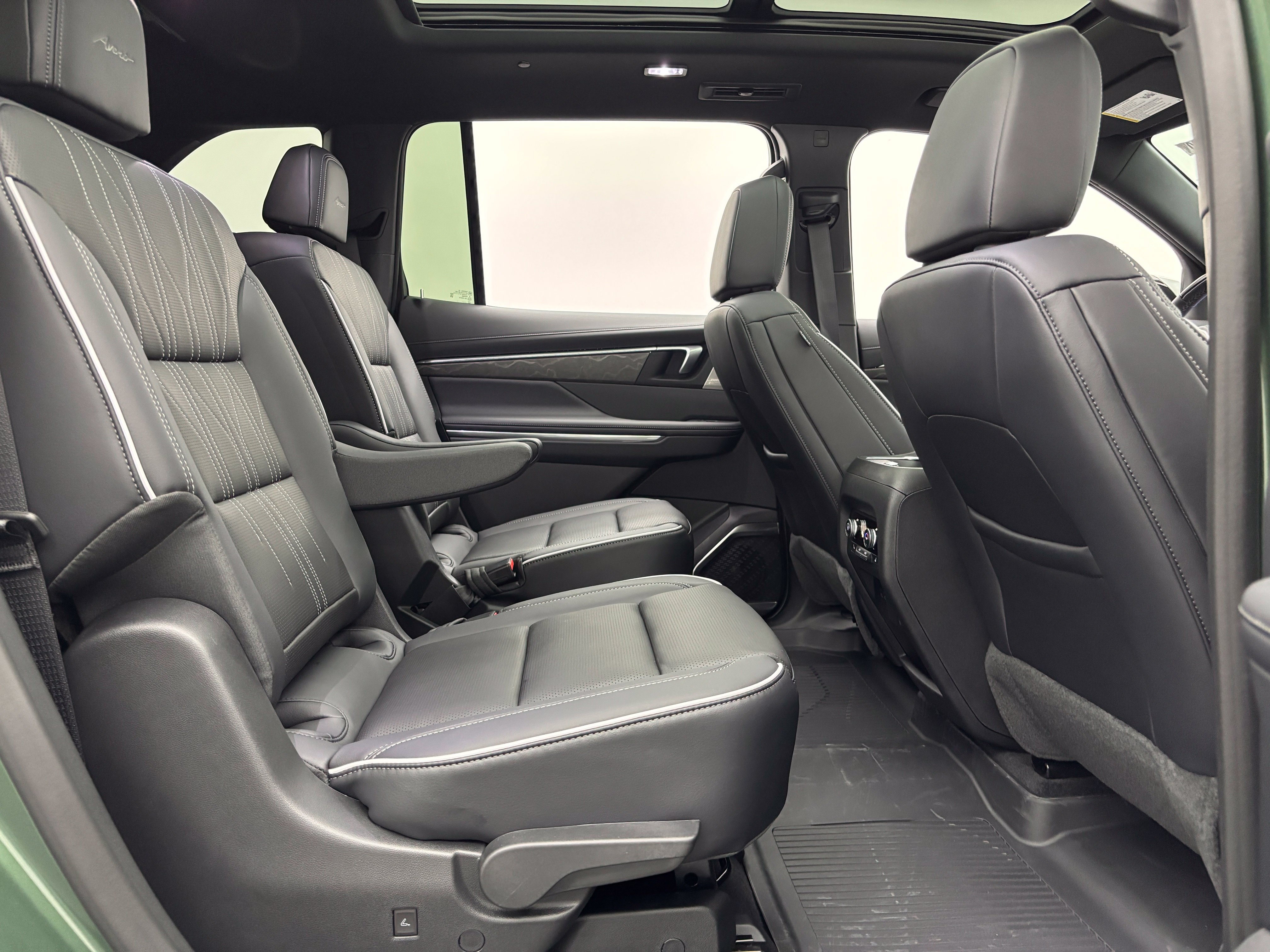 New 2027 Buick Enclave Avenir w/ LPO, Floor Liner Package AWD/4WD image 42