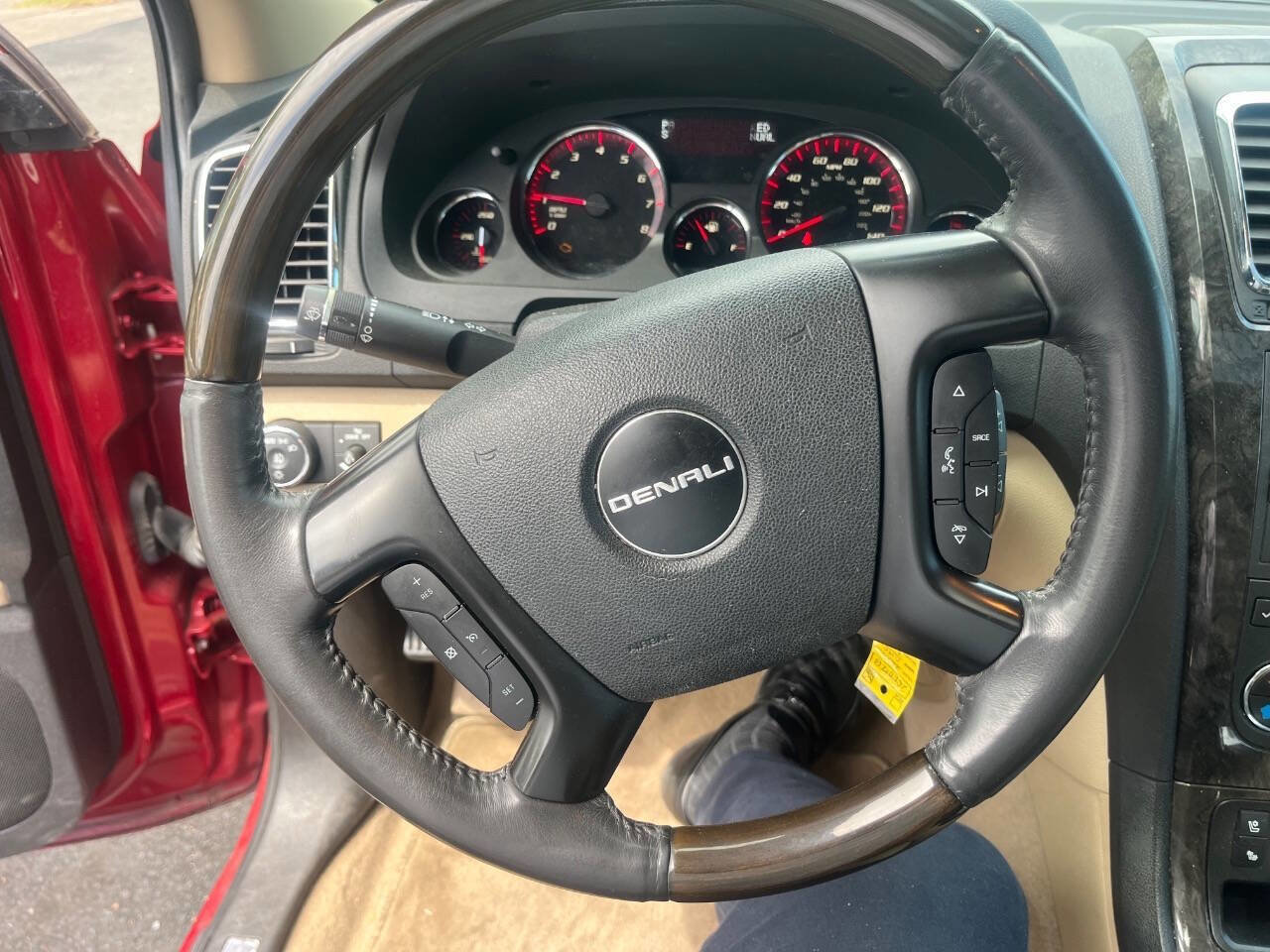 Used 2012 GMC Acadia Denali image 16