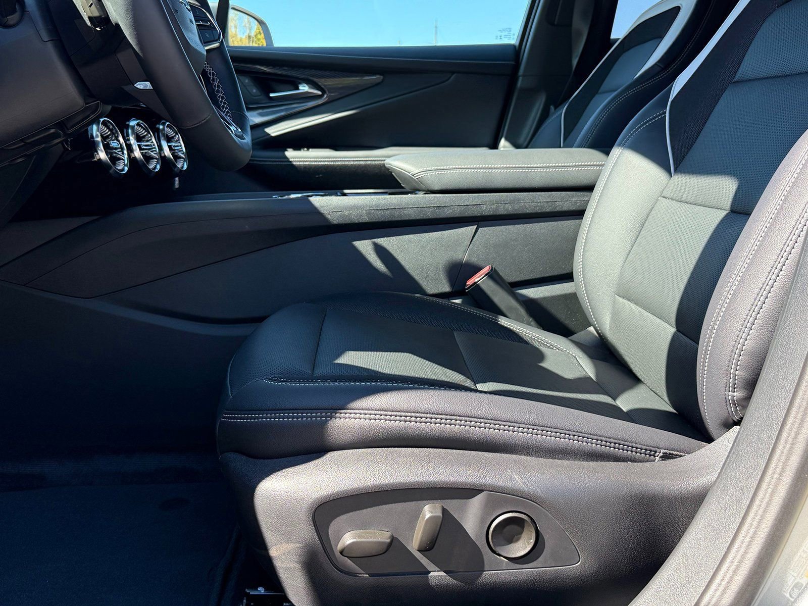 New 2025 Chevrolet Blazer EV LT image 48