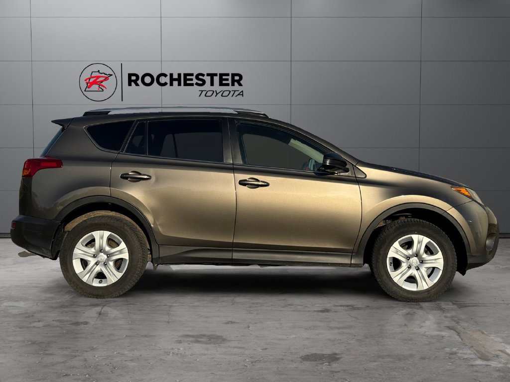 Used 2015 Toyota RAV4 LE AWD/4WD image 6