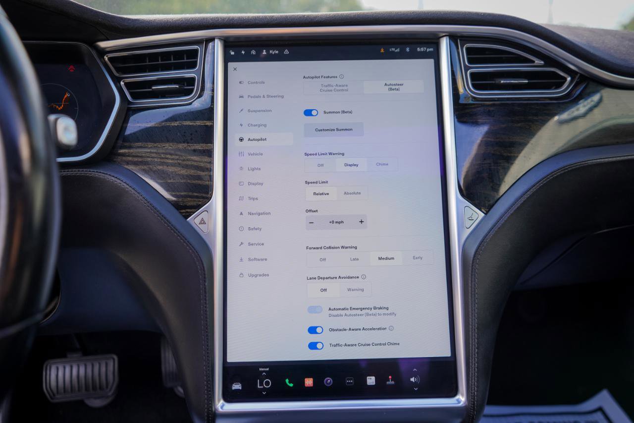 Used 2016 Tesla Model S 70D AWD/4WD image 15