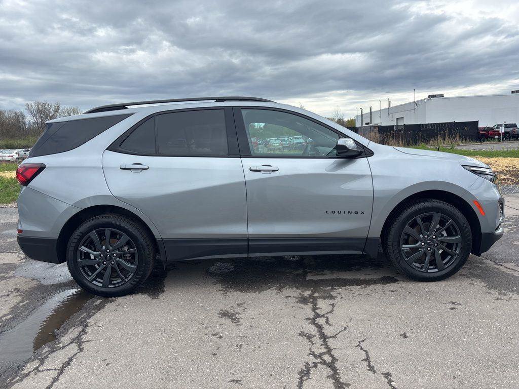 Used 2024 Chevrolet Equinox RS AWD/4WD image 8
