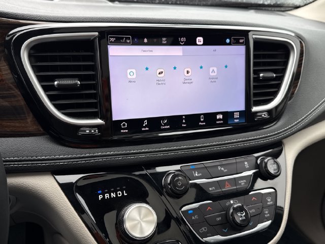 Used 2023 Chrysler Pacifica Limited FWD image 29