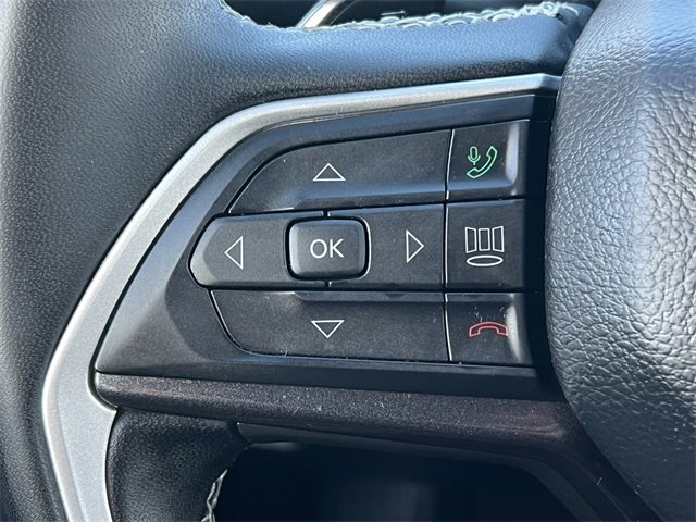 Used 2023 Jeep Grand Cherokee Laredo image 20