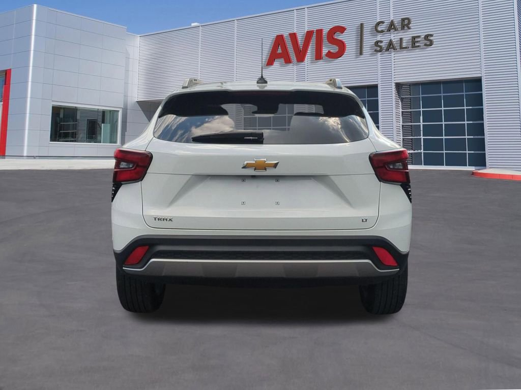 Used 2025 Chevrolet Trax LT w/ LT Convenience Package FWD image 9