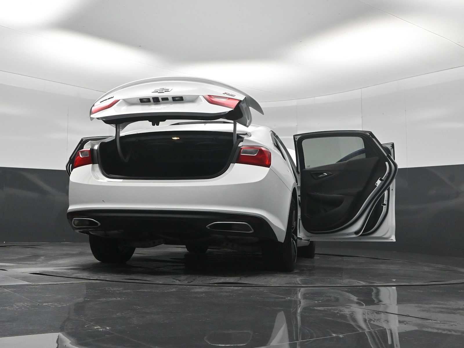Used 2021 Chevrolet Malibu RS FWD image 30