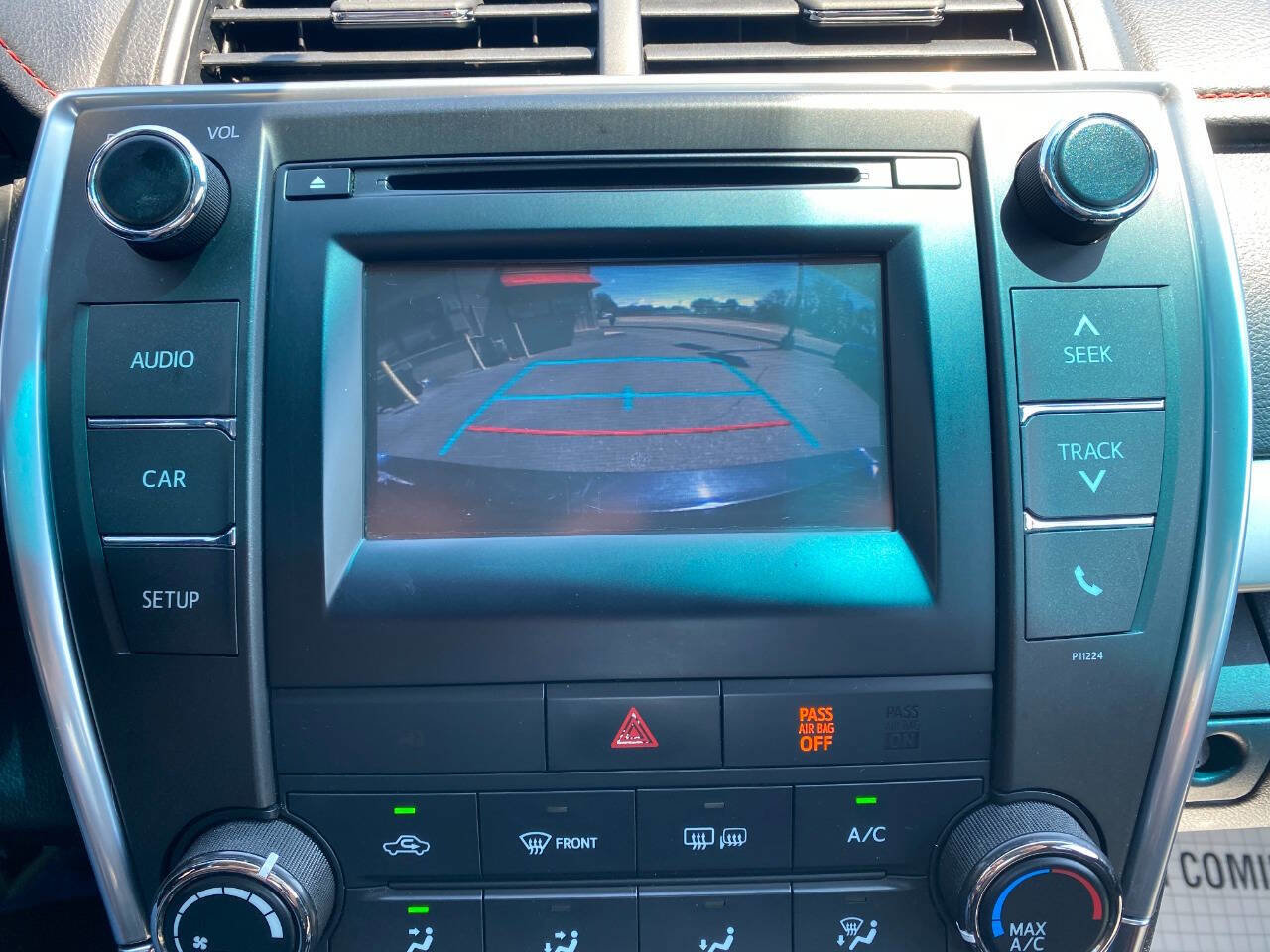 Used 2016 Toyota Camry SE FWD image 16
