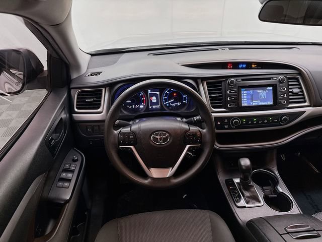Used 2019 Toyota Highlander LE AWD/4WD image 20