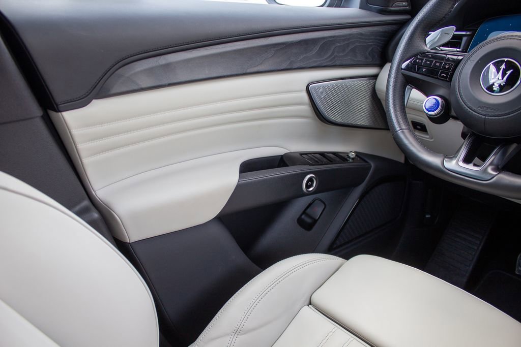 Used 2024 Maserati Grecale GT image 19