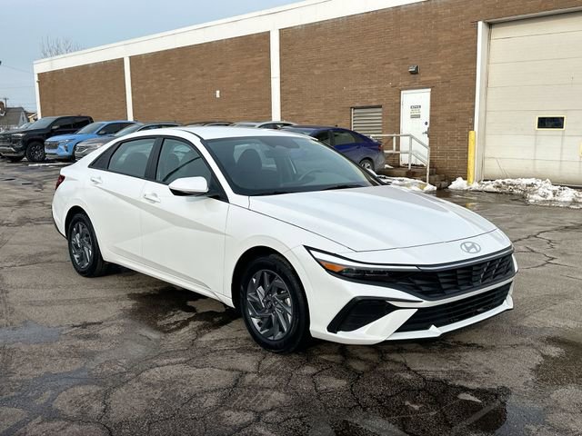 Used 2024 Hyundai Elantra SEL image 11