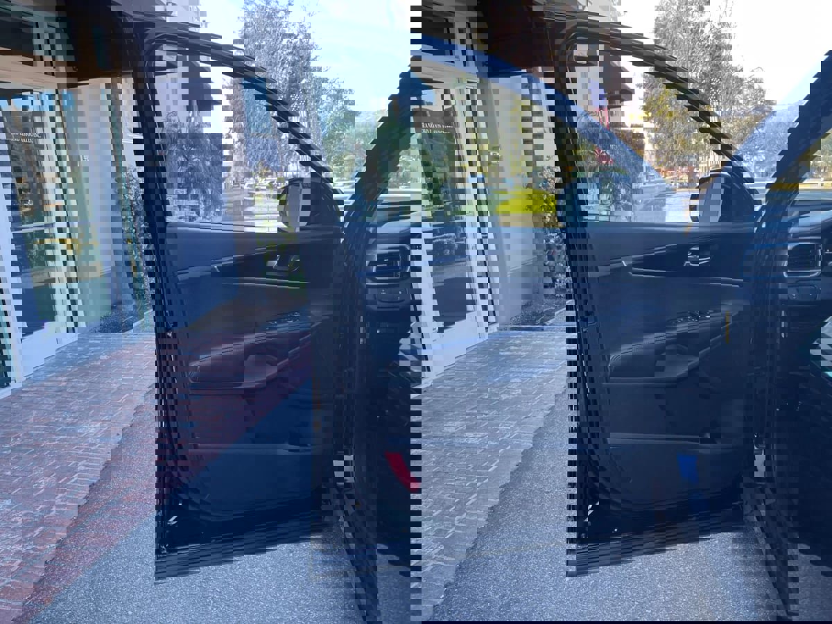 Used 2016 Kia Sorento LX w/ LX Convenience Package image 16