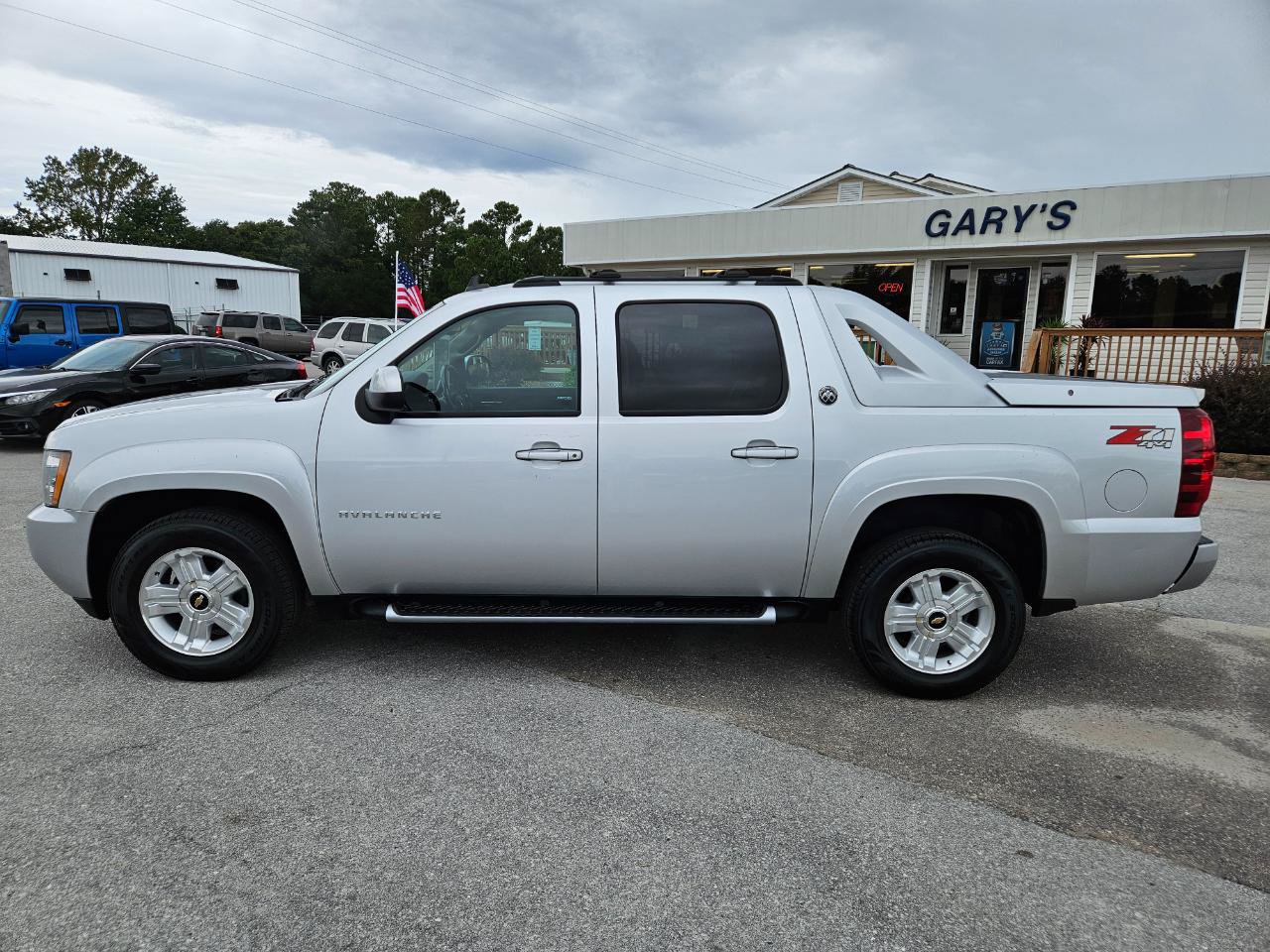 Used 2013 Chevrolet Avalanche LT AWD/4WD image 3
