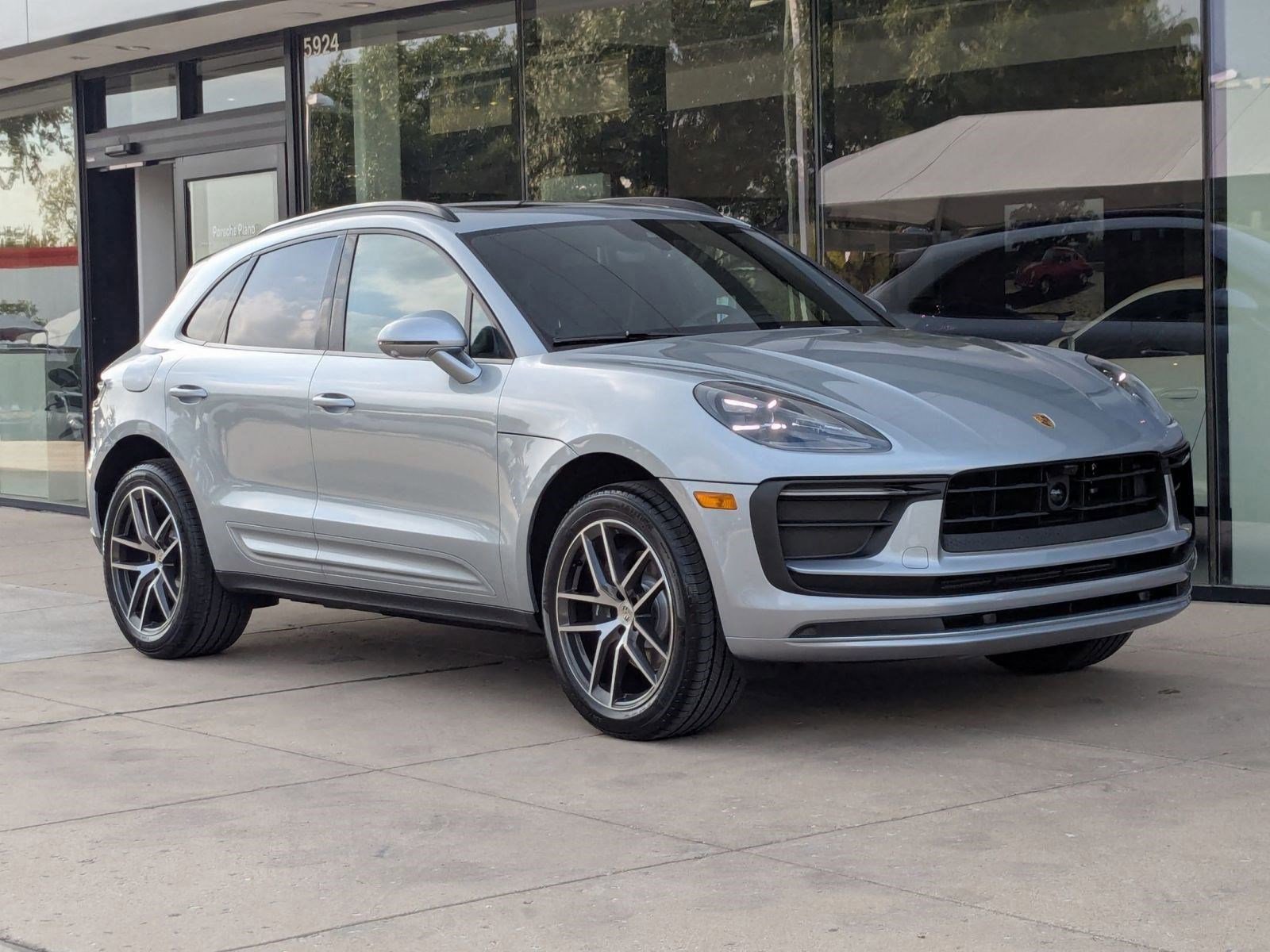 Certified 2026 Porsche Macan AWD/4WD image 7