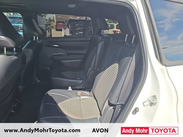 Used 2023 Toyota Highlander XSE FWD image 11
