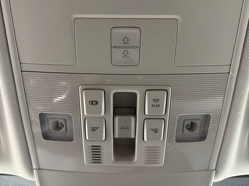 Used 2025 Volkswagen Taos SE image 23