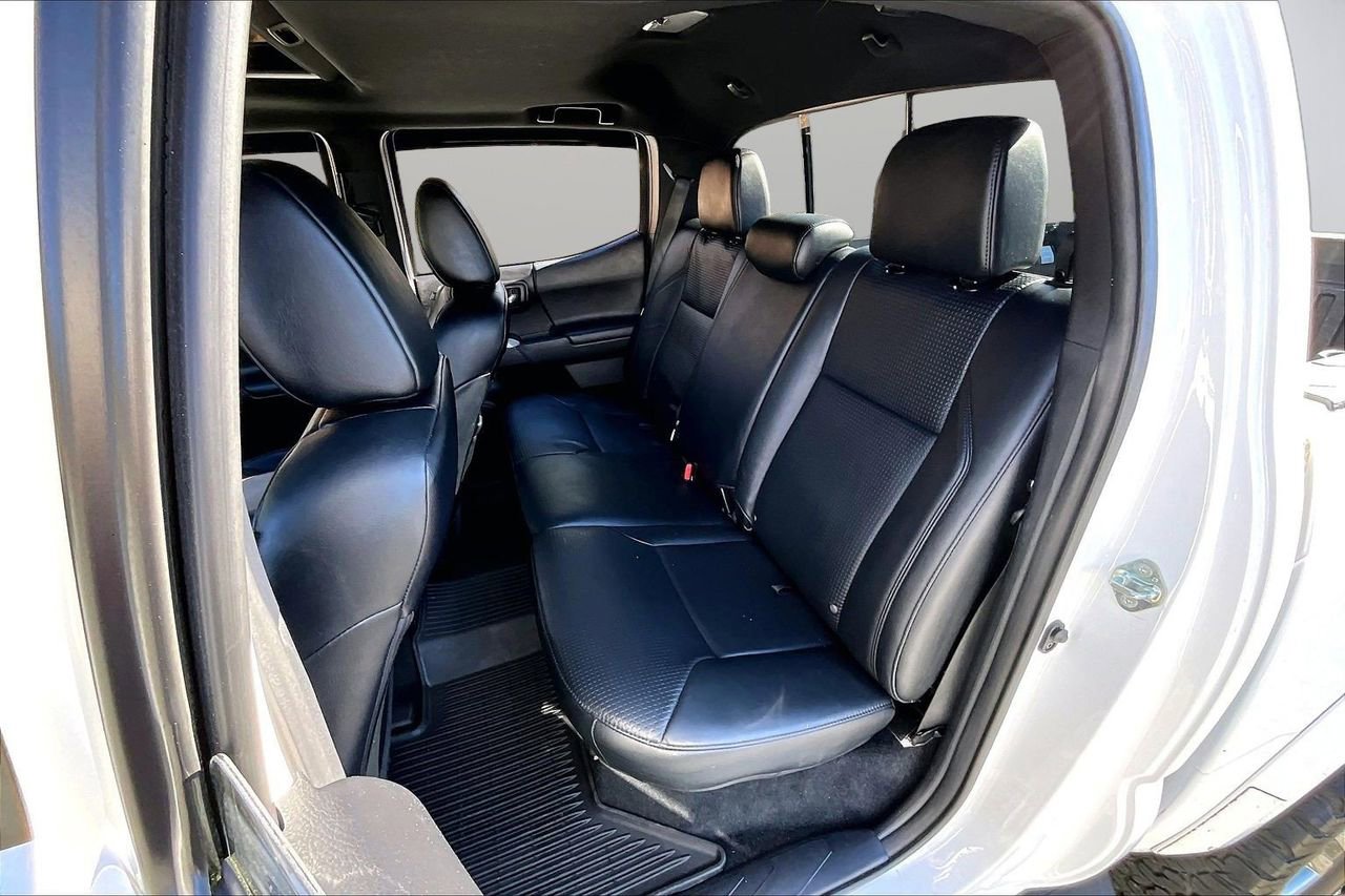 Used 2019 Toyota Tacoma Limited image 22