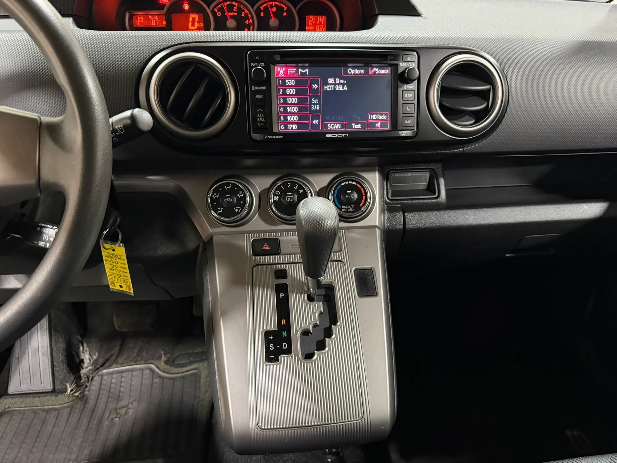 Used 2015 Scion xB FWD image 46