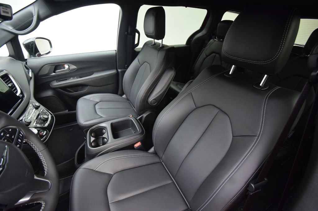 New 2026 Chrysler Voyager LX FWD image 29