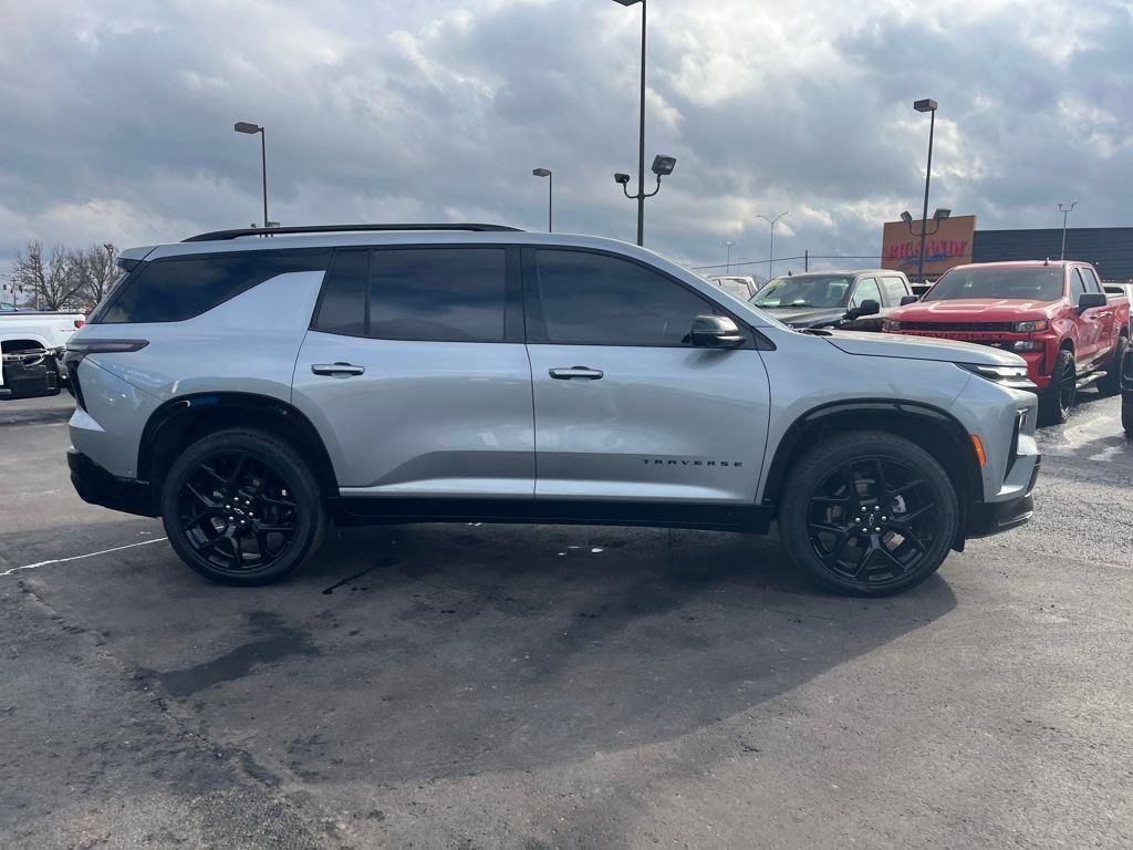 Used 2025 Chevrolet Traverse RS AWD/4WD image 6