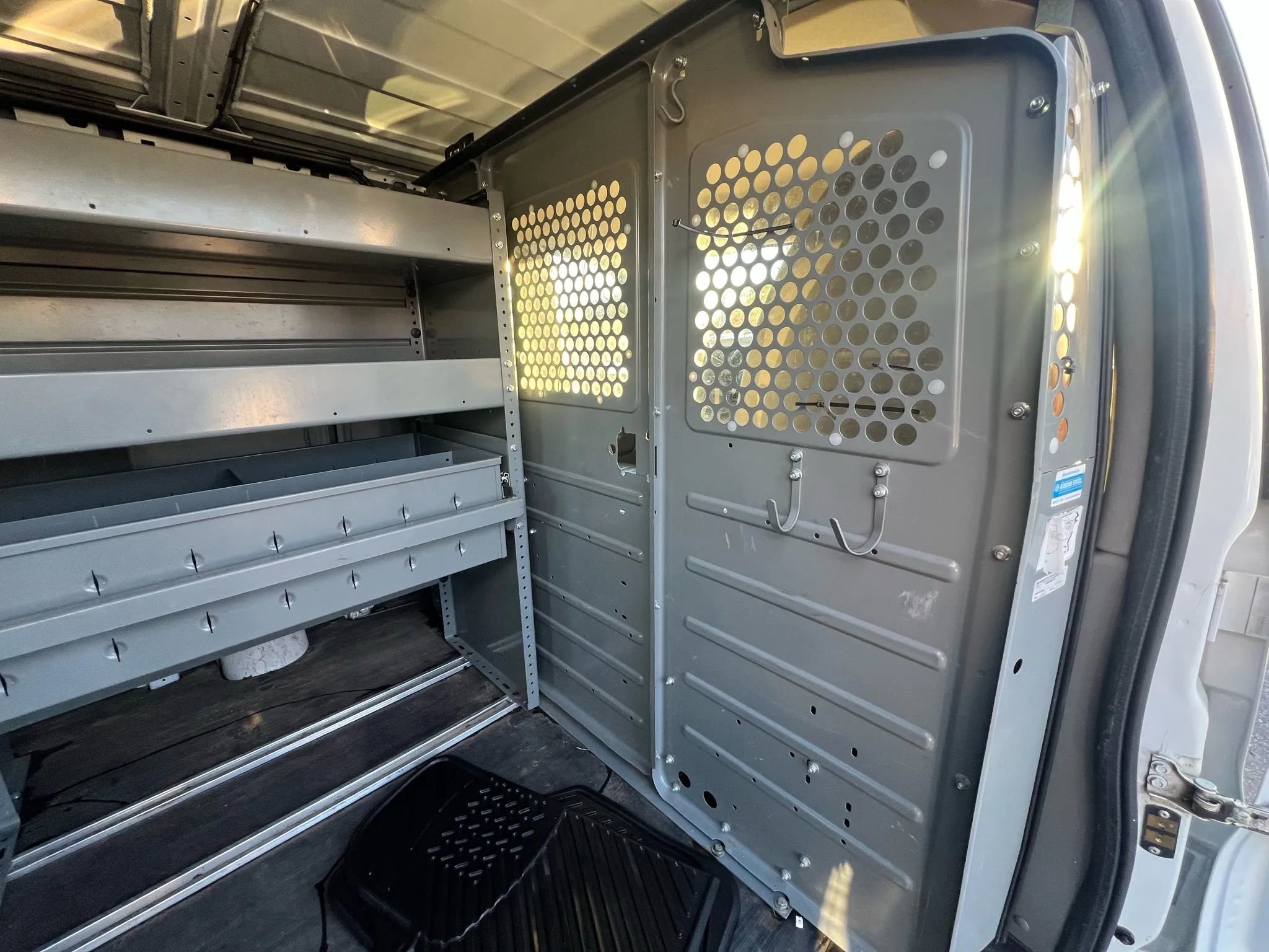 Used 2015 Chevrolet Express 2500 image 21