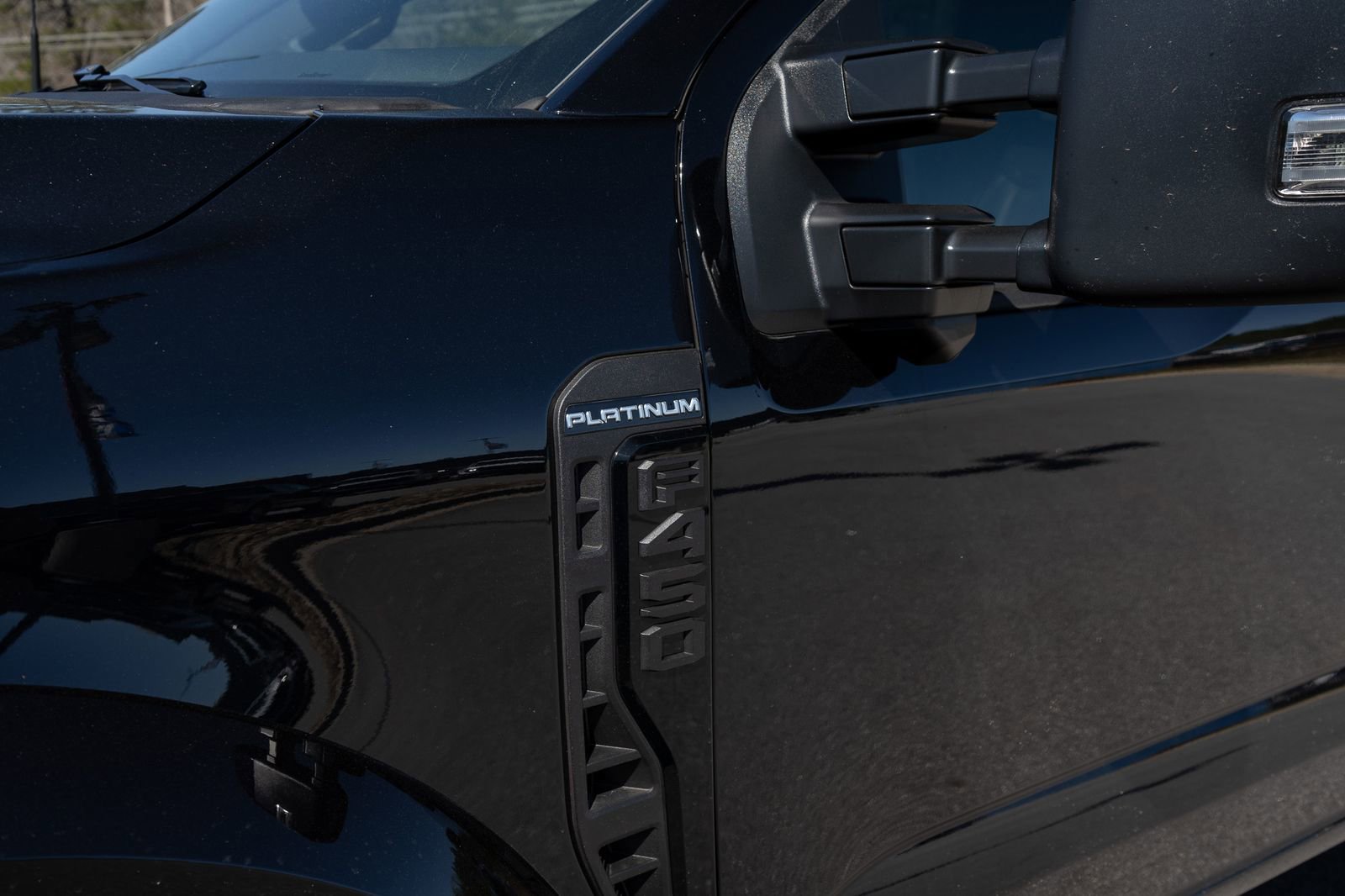 Used 2025 Ford F450 Platinum w/ FX4 Off-Road Package image 13