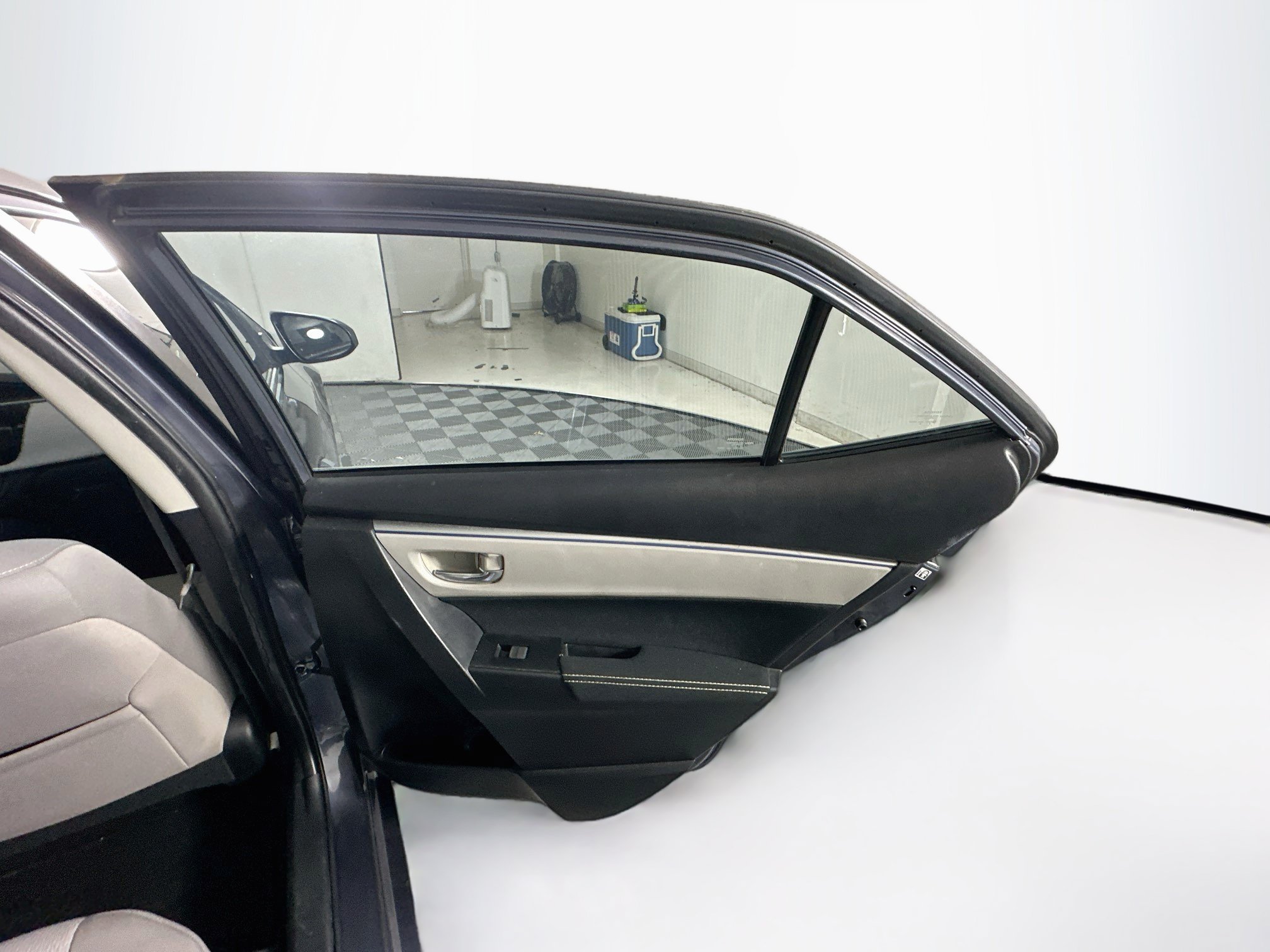 Used 2015 Toyota Corolla LE FWD image 28