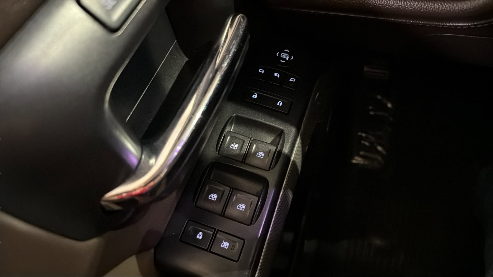 Used 2015 Chevrolet Silverado 2500 LTZ w/ Duramax Plus Package AWD/4WD image 19