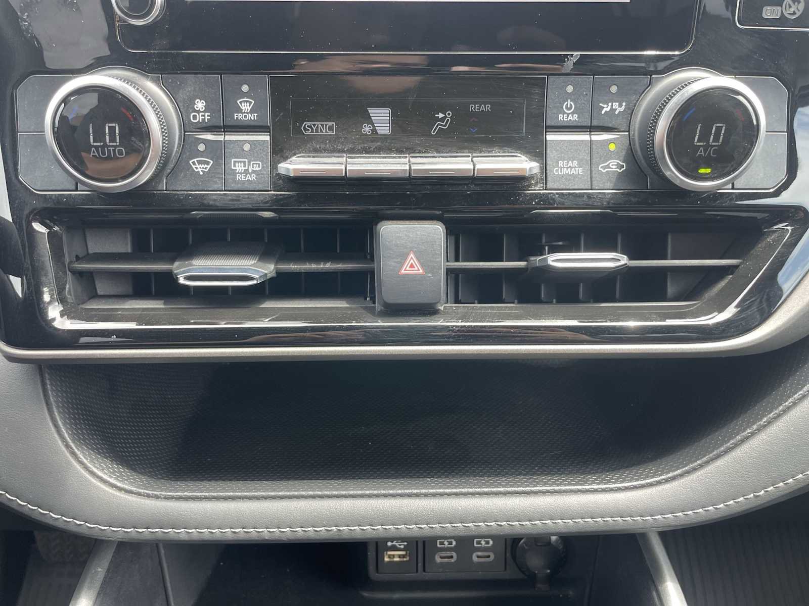 Used 2023 Toyota Highlander L FWD image 16