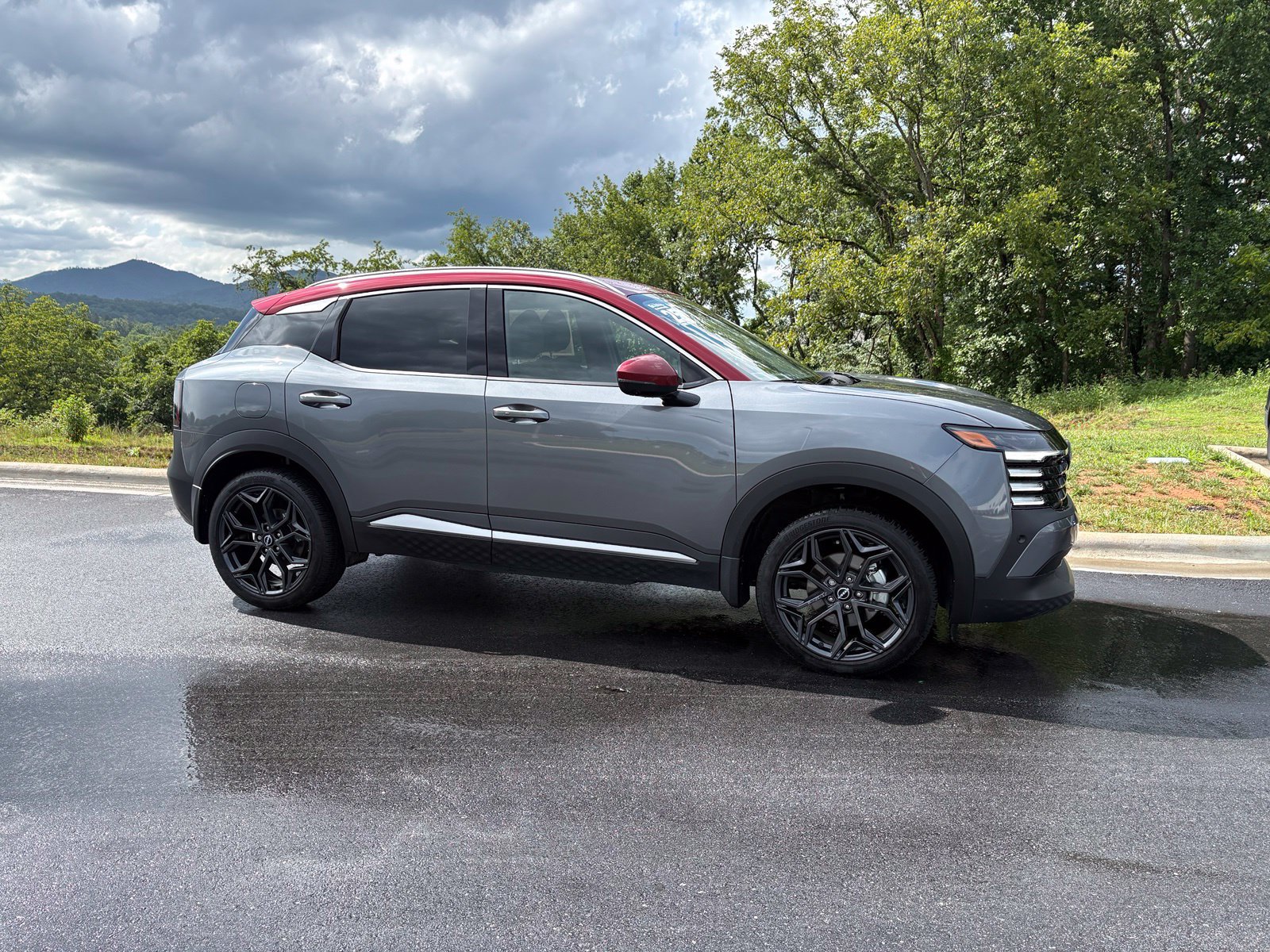 Used 2025 Nissan Kicks SR AWD/4WD image 7