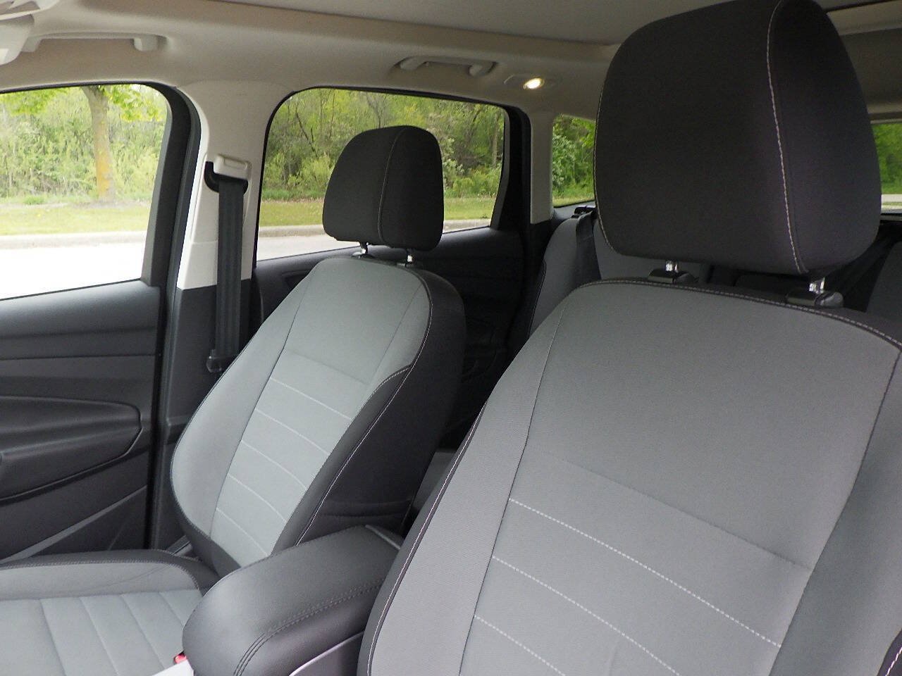 Used 2016 Ford Escape SE FWD image 9