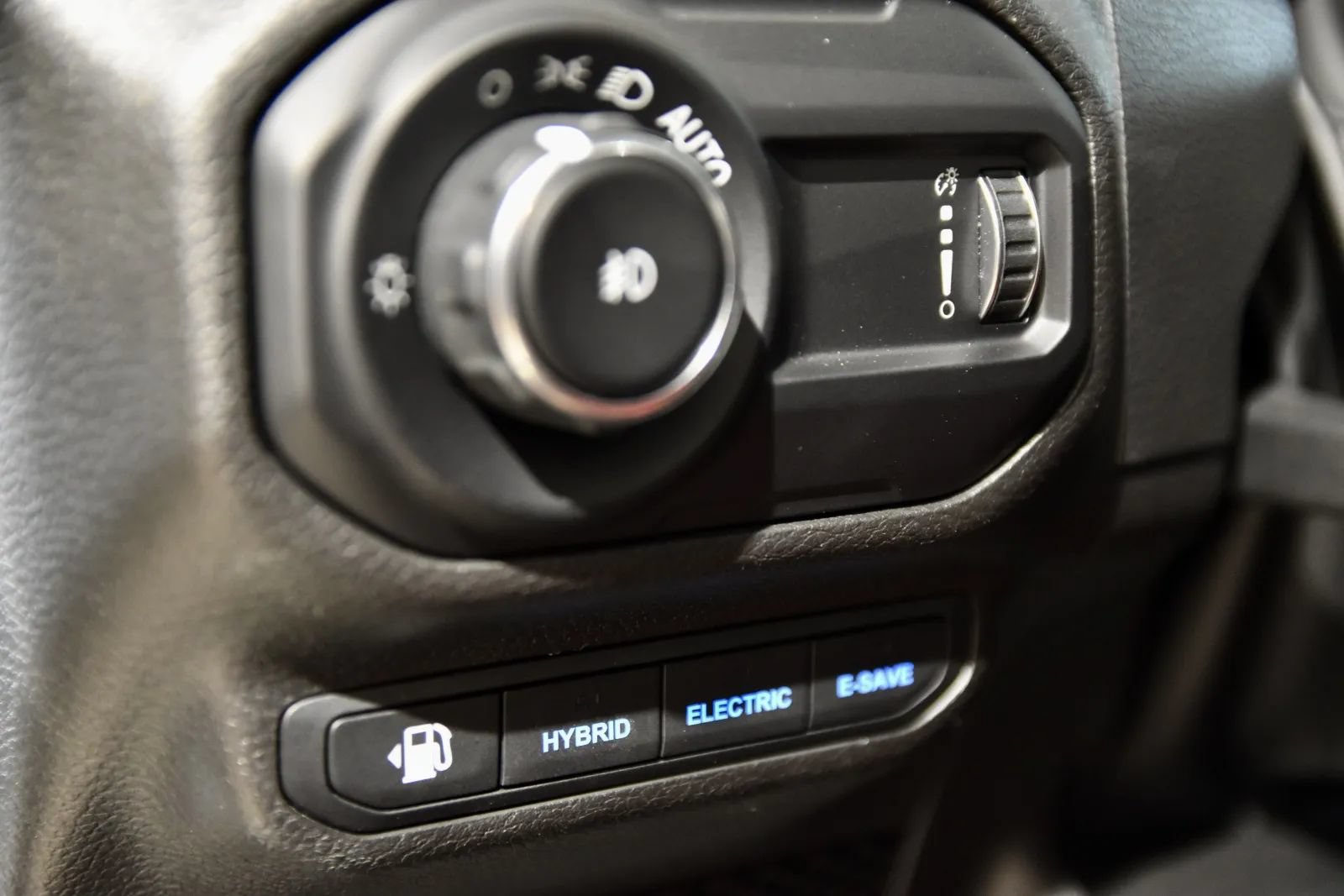Used 2023 Jeep Wrangler Unlimited Rubicon 4xe AWD/4WD image 16
