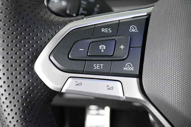 New 2026 Volkswagen Tiguan SE R-Line FWD image 23