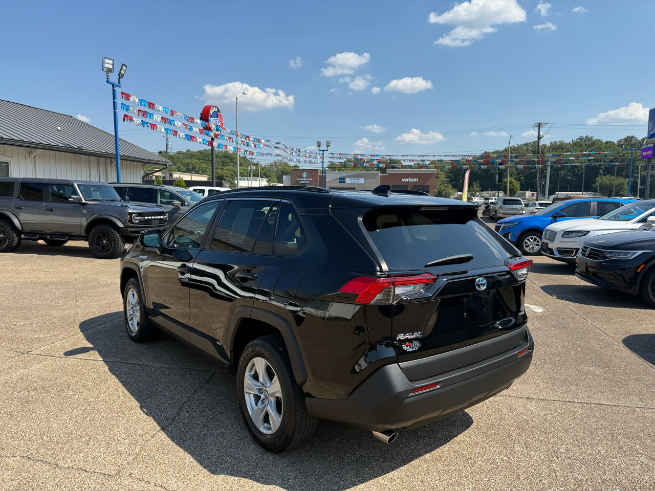 Used 2020 Toyota RAV4 LE image 4